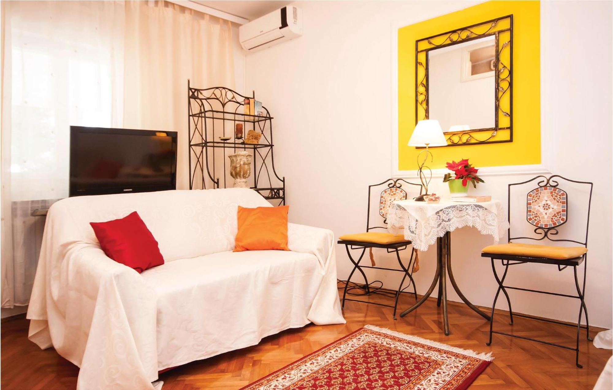 Cozy Apartment In Brodarica With Wifi Eksteriør billede