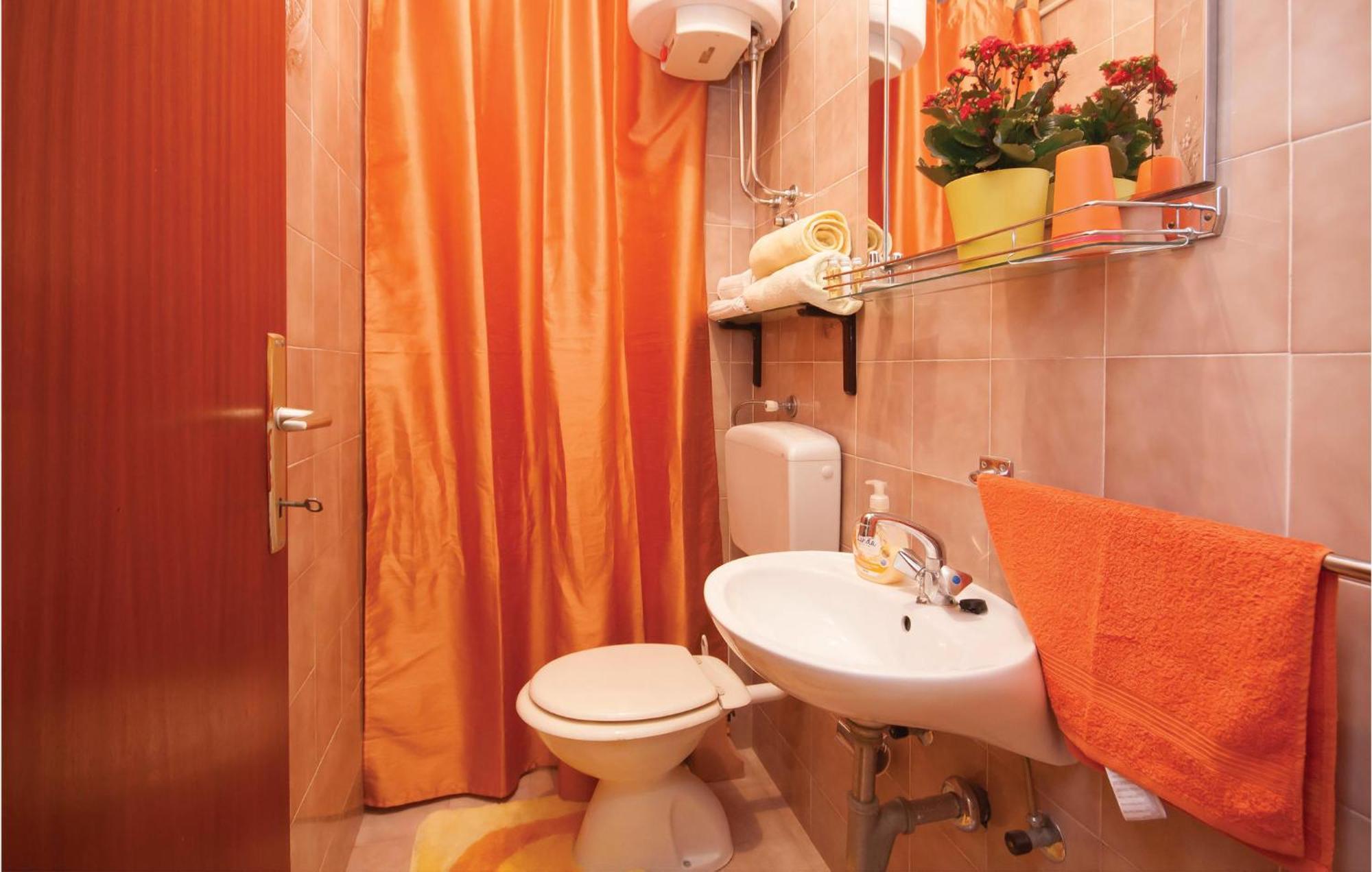 Cozy Apartment In Brodarica With Wifi Eksteriør billede